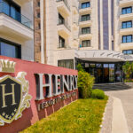 Akomodim në Golem – Henry Resort & Spa