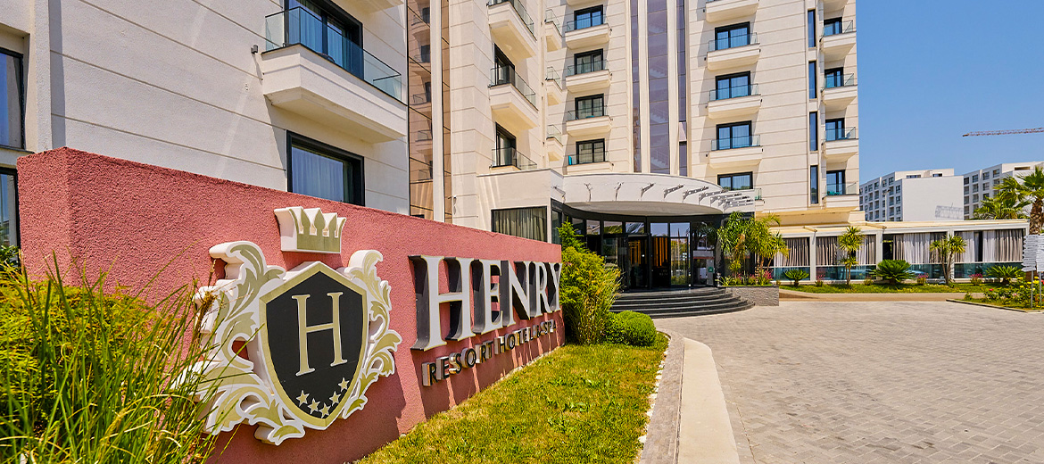 Akomodim në Golem – Henry Resort & Spa